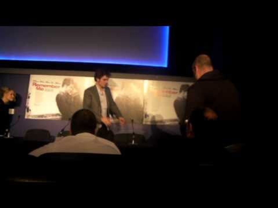 Robert Pattinson and Emilie de Ravin arrive at the Remember Me press conference!| Grazia UK