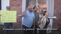 Protestan contra el alcalde de Miami Dade por su respaldo a Trump