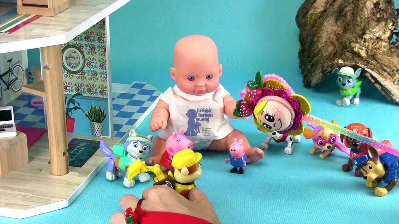 NI LA PATRULLA CANINA NI PEPPA PIG QUIEREN CAMBIARLE EL PAÑAL DE POPO AL BEBE Capitulo 1:popó y baño