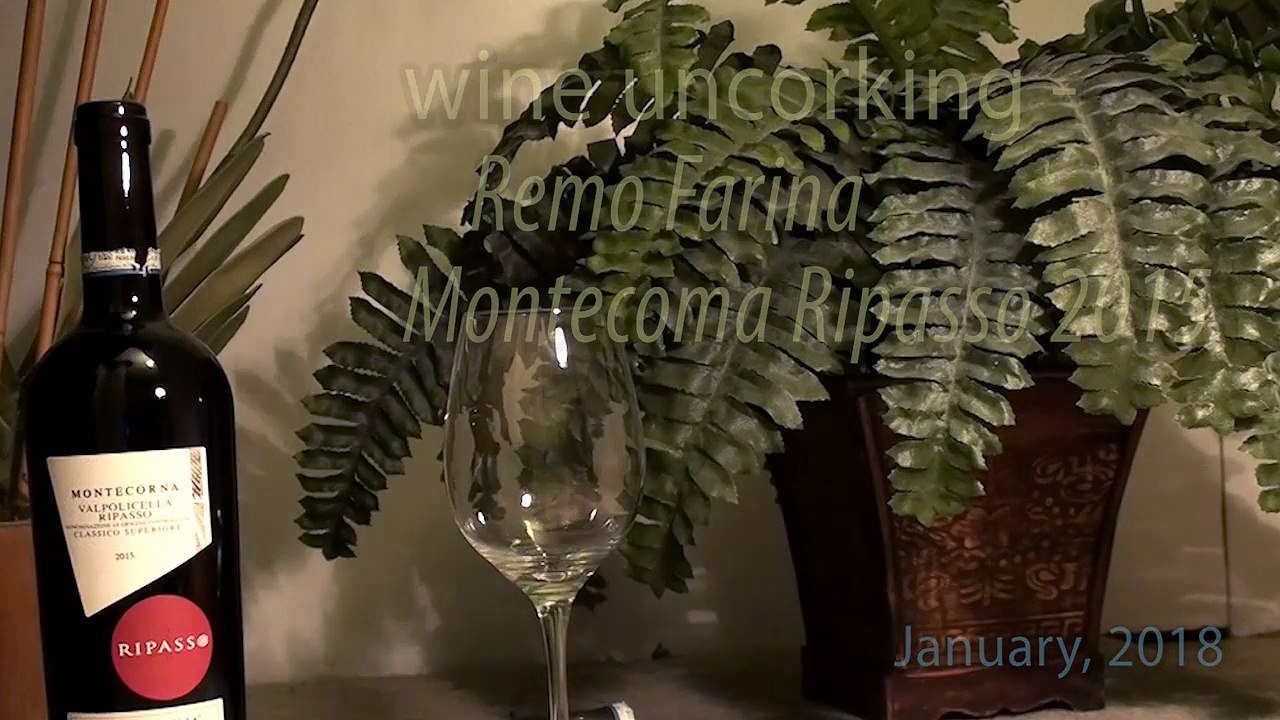 wine uncorking - Remo Farina Montecoma Ripasso 2015