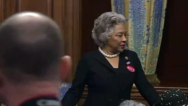 Des membres du Congrès en noir avant le discours de Trump