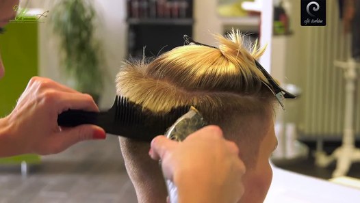 Pixie Inspired Extreme Short Buzzcut Haircut Hairstyle 2017 Blonde Women Undercut Headshave