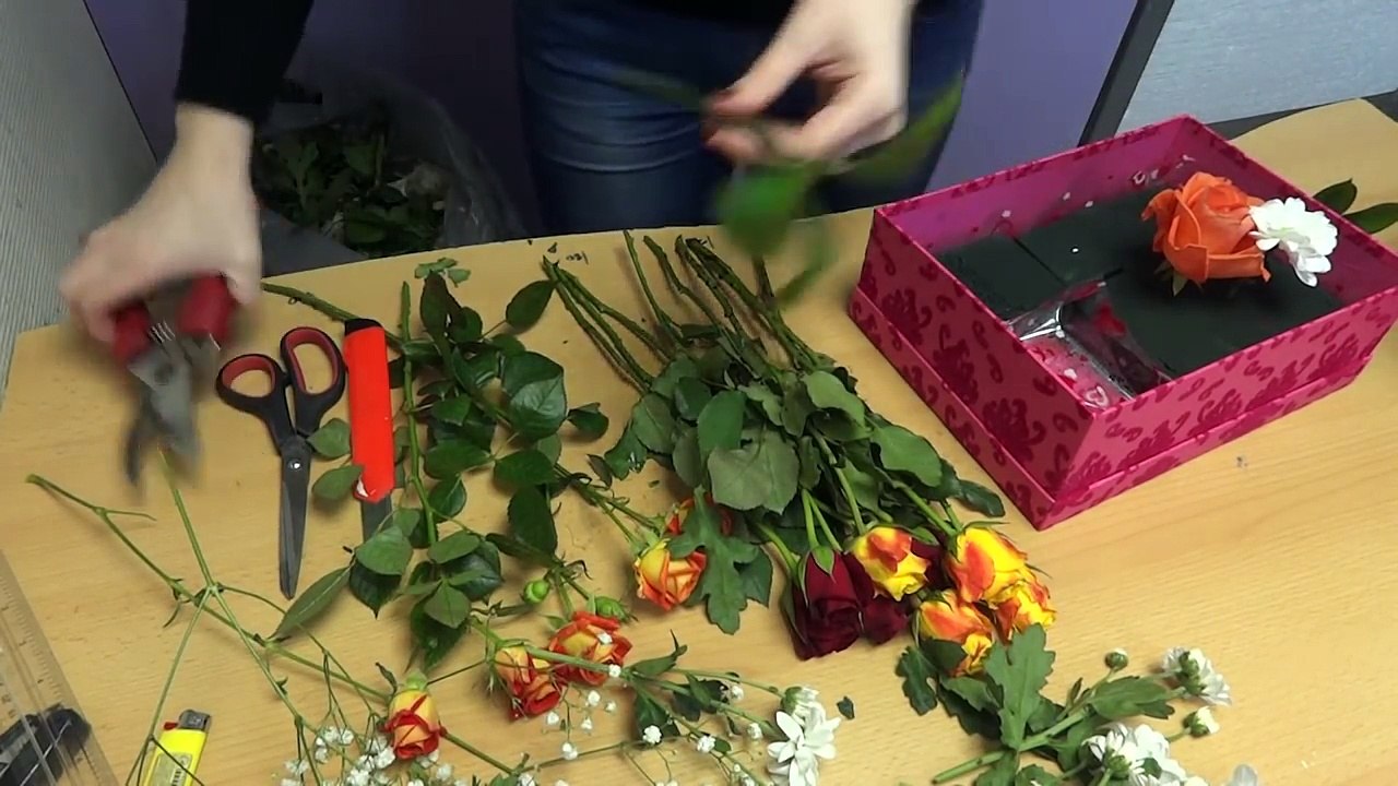 Цветы в коробочке.Розы/хризантемы/гипсофила/рускус/ Подарок на любой случай жизни своими руками)))