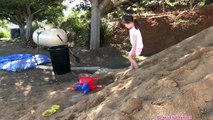 Bé Peanut Xúc Cát Làm Sân Và Tập Thể Dục Yoga - Peanut Play Sand Mountion
