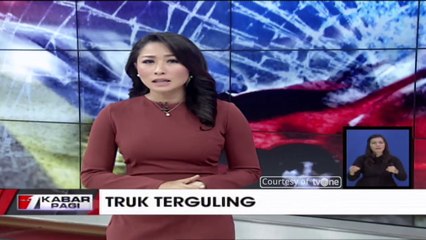 Sopir Mengantuk, Truk Ekspedisi Bermuatan Mobil SUV dan Minibus Terbalik