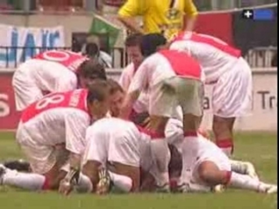 Soccer - Zlatan Ibrahimovic (Super Goal)