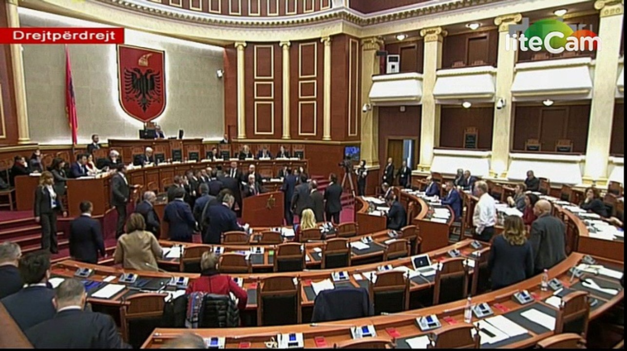 tension ne kuvend