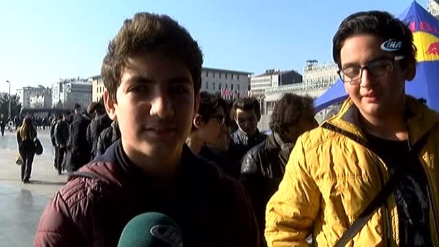 Oyun Fuarına Katılmak İsteyenler Metrelerce Kuyruk Oluşturdu