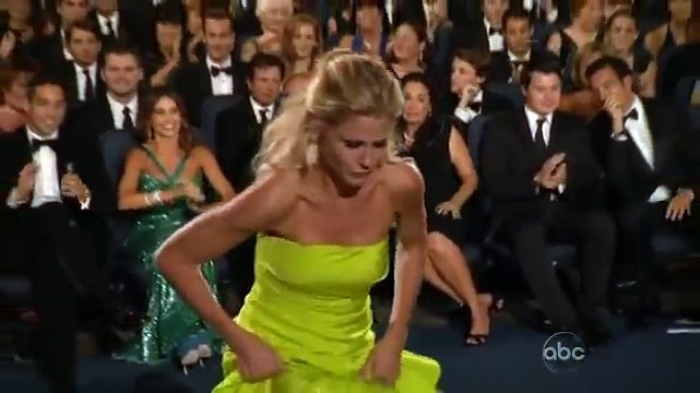 Julie Bowen wins an Emmy for Modern Family at the 2012 Primetime Emmy Awards!