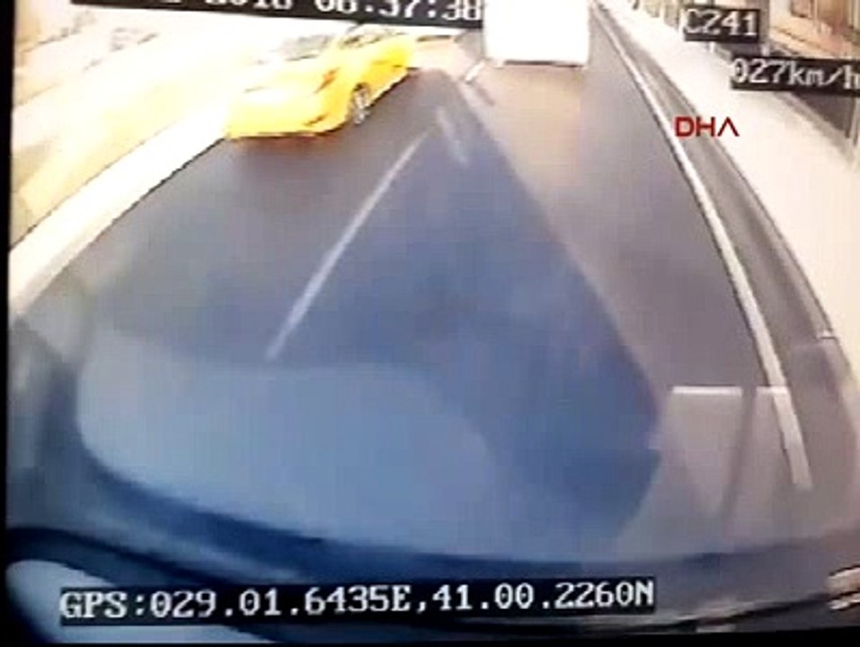 ÜSKÜDAR'DAKİ FECİ KAZA ANI OTOBÜS KAMERASINDA