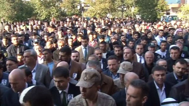 Roketli saldırıda hayatını kaybeden genç kız ağabeyinin mezarının yakınına defnedildi