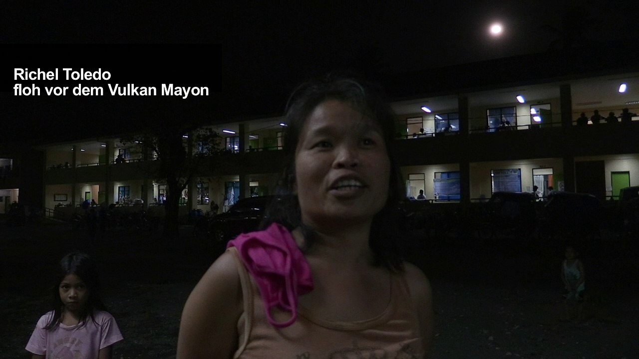 Super-Blauer-Blutmond fasziniert Himmelsanbeter