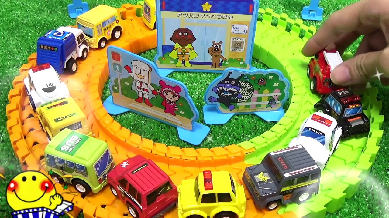 アンパンマン はたらくくるまのおもちゃ★パトカー 郵便車 ゴミ収集車 救急車 のりものアニメ！...