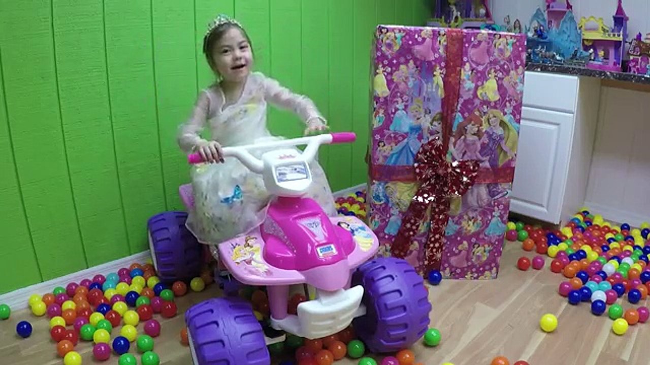 WORLDS BIGGEST DISNEY PRINCESS TOYS Mega Giant Egg Surprise Opening Box Toy Powerwheels Anna Kids