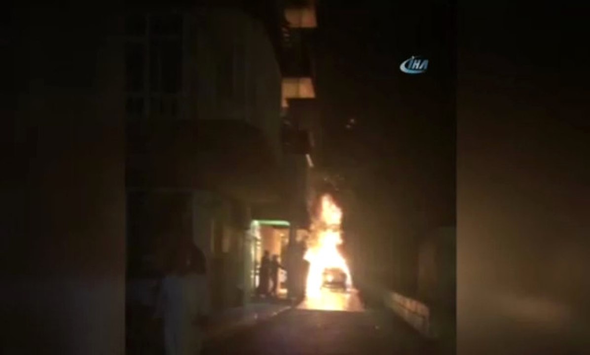 Yanan Otomobilin Patlama Anı Kamerada