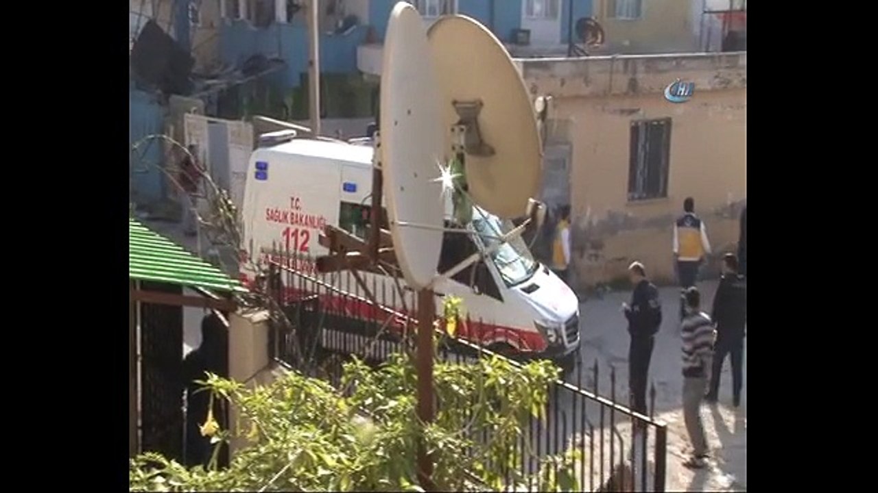 Reyhanlı'ya 2 roket düştü:17 yaşındaki genç kız hayatını kaybetti