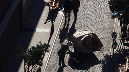 Yere Düşen Şahsa Vatandaşlar Anında Yardım Etti