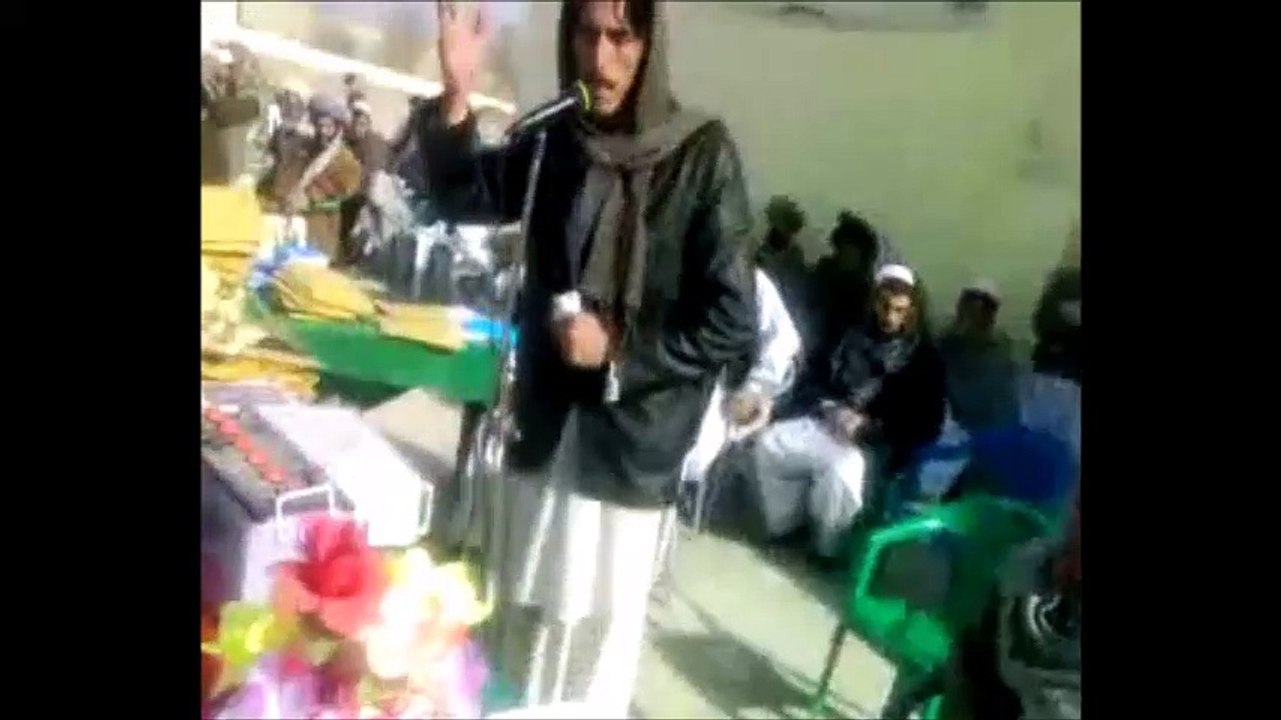 دپکتیاد غرونو یو ځوان با احساسه شاعر