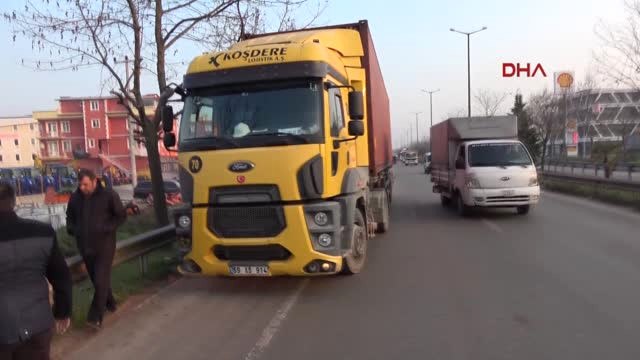 Kocaeli-Minibüs Polis Aracına Çarptı, 3 Polis Yaralandı-hd