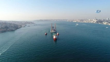 Dev Petrol Platformu İstanbul Boğazı'ndan Geçişi Havadan Görüntülendi