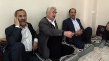 Dengbejler Mehmetçik'e destek için Kürtçe türkü seslendirdi - MUŞ