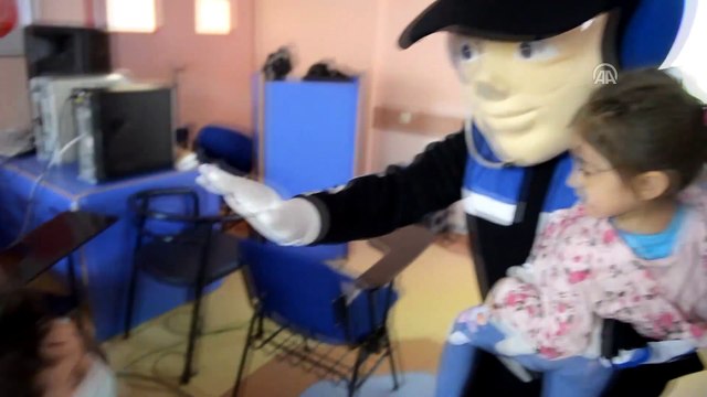 Gölge oyunu ve gösterilerle 'polis sevgisi' aşılıyorlar - ESKİŞEHİR