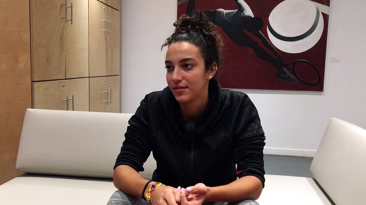 Yasmine Mansouri répond aux questions d'Emilie Loit