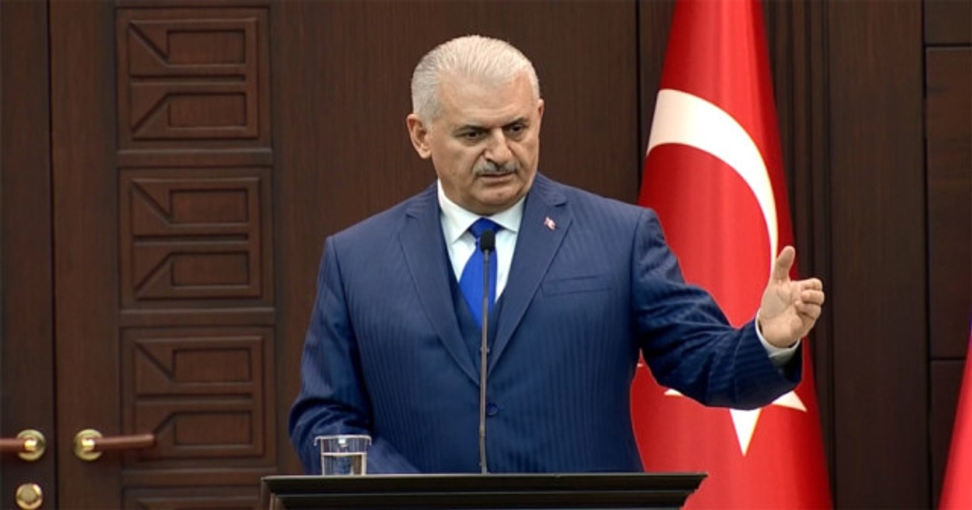 Macron'a Cevap Verdi