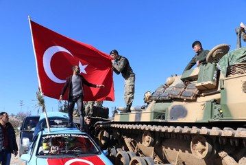 Tanklar, Havadan Bombalanan Darmık Dağı'na Girmek İçin Emir Bekliyor