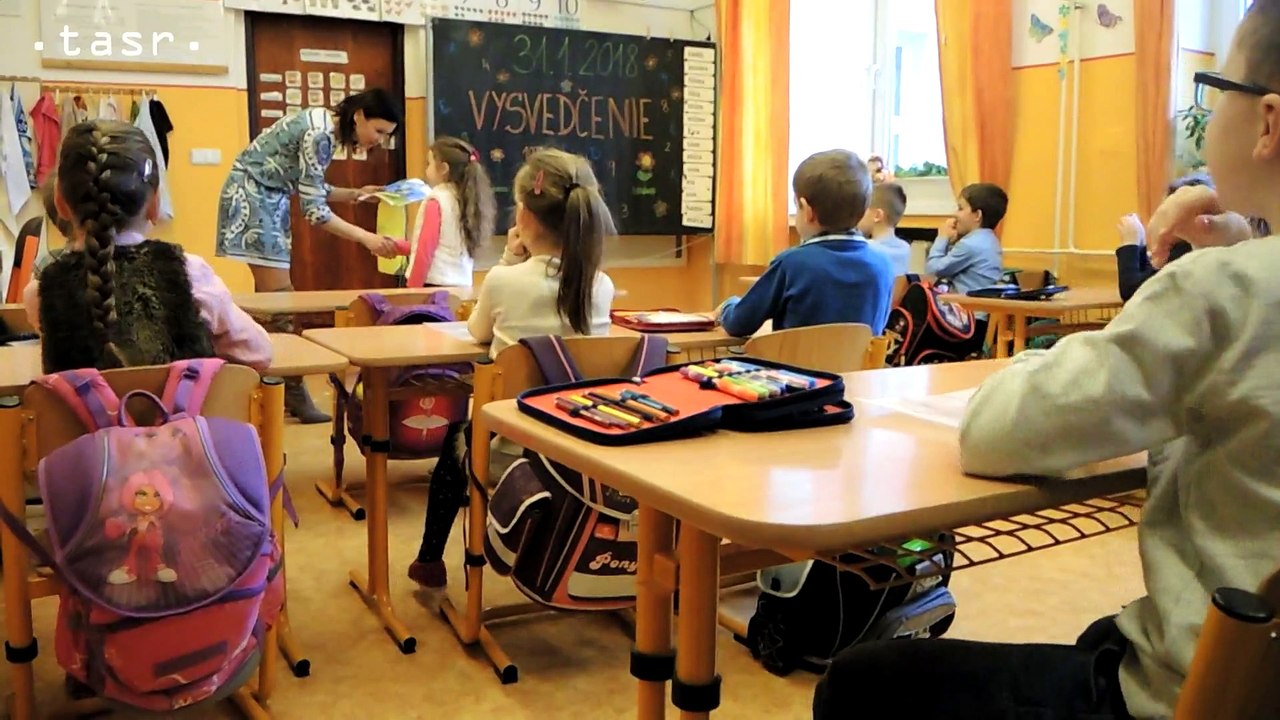 Žiaci dostali polročné vysvedčenie