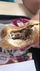 Clientes encontram larvas em lanche do Burger King no DF