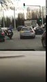 Un policier tire sur un automobiliste en fuite