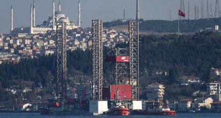 Dev Petrol Platformu, İstanbul Boğazı'dan Geçemedi