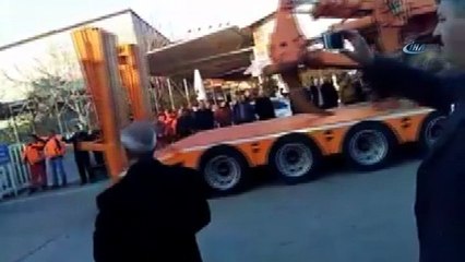 Denizli’den Afrin’e iş makinesi gönderildi