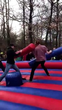 Attaque surprise pendant un combat de gladiateurs