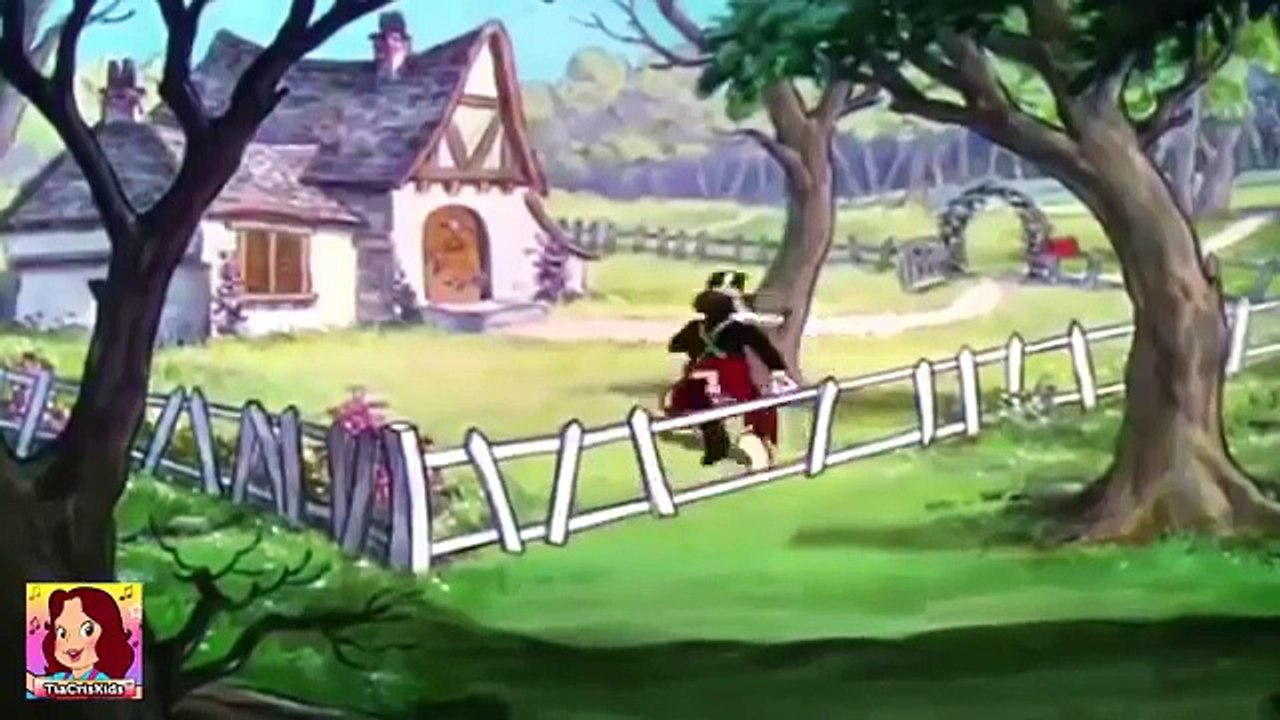 Os tres porquinhos em portugues e Chapeuzinho Vermelho Patinho feio ADAPTADOS