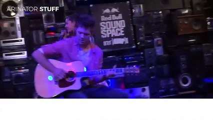 Ariana Grande FORGETTING her LYRICS -