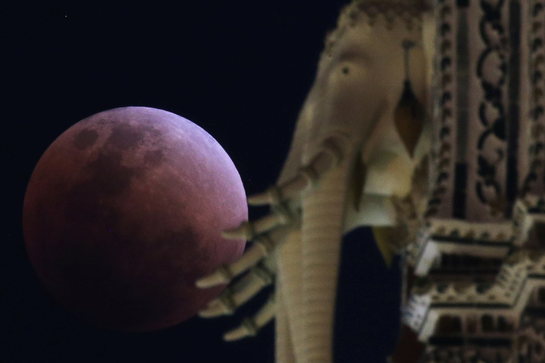 Une impressionnante “Super lune bleue de sang” visible dans le ciel
