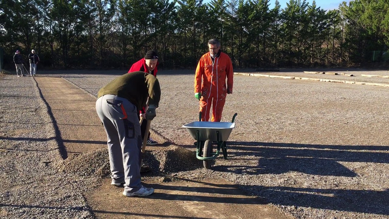 Le responsable des brouettes en pleine action