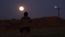Uşak'ta 'Süper Kanlı Mavi Ay' Tutulması