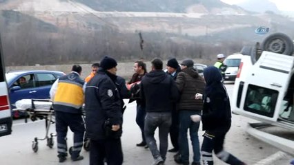 Çarptığı Direği Kökünden Söken Aracın Sürücüsü Öldü