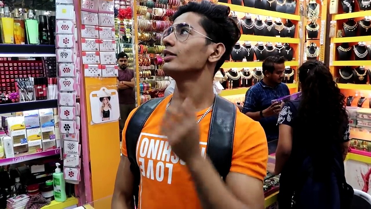 Danish Zehen | Shopping For My Girlfriend at Bandra Hill Road (HOW TO BARGAIN)
