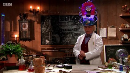 Gigglebiz Professor Muddles causes chaos with a super strength magnet