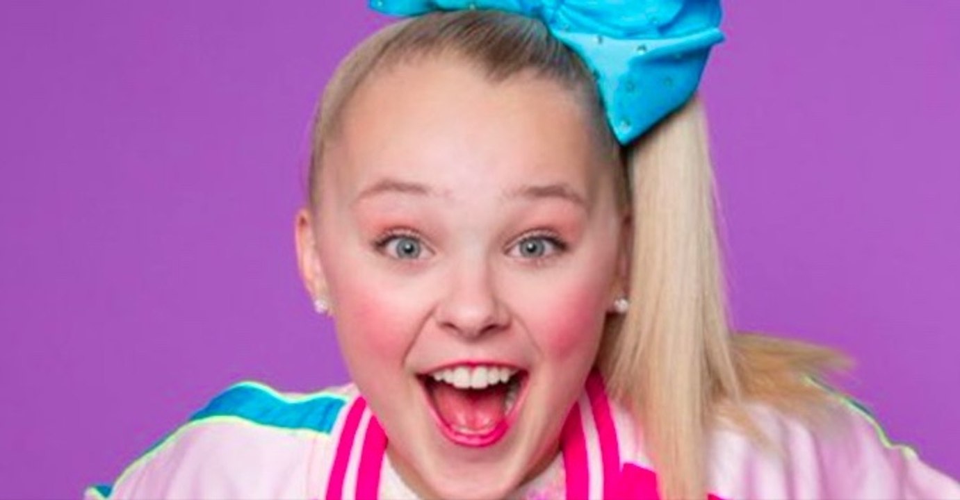 JoJo Siwa Designs Shirt And Bow For Super Bowl LII