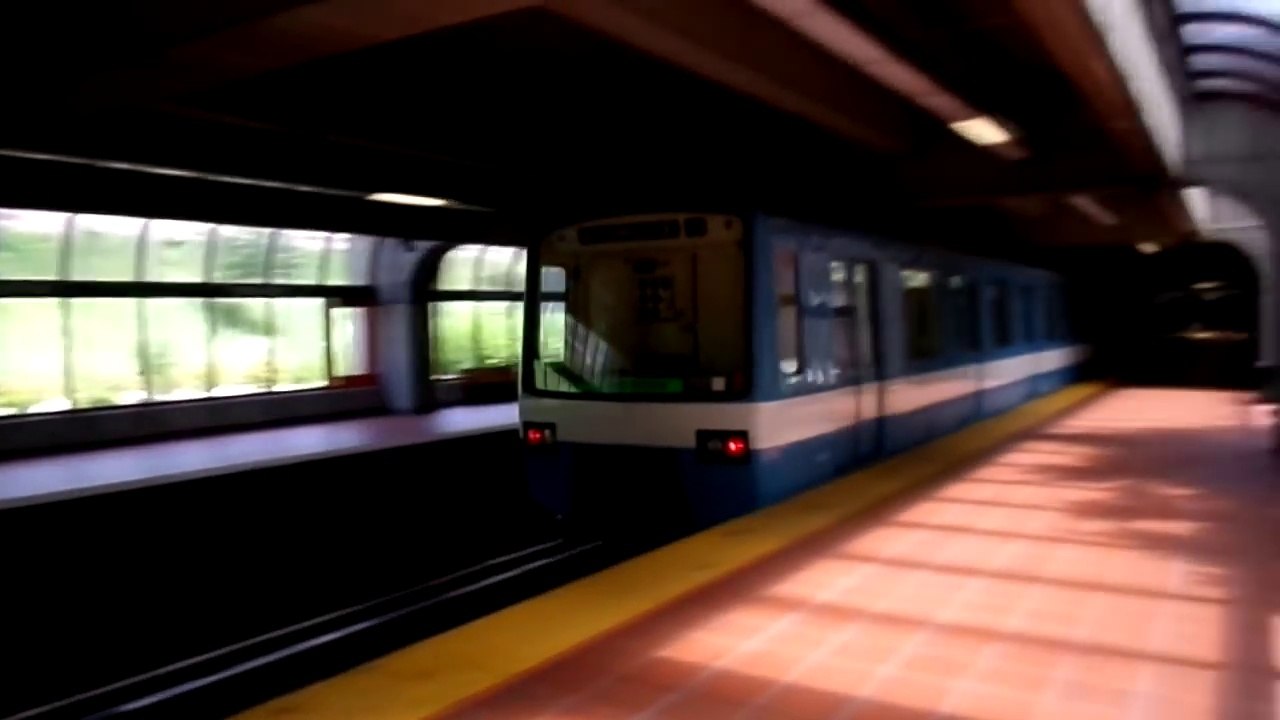 Complaining about the Montreal STM metro breaking down video