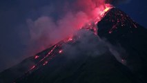 TIMELAPSE: Supermoon rises over erupting Philippine volcano