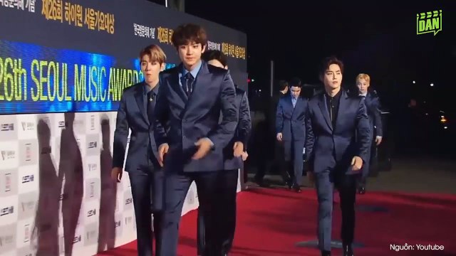 Khoảnh khắc các nam thần Kpop mở cửa xe khiến các fan không thể ngồi yên