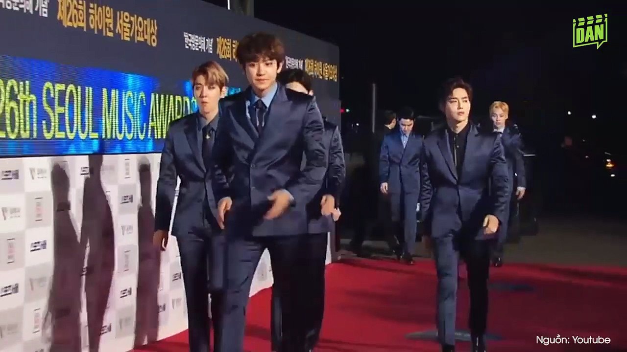 Khoảnh khắc các nam thần Kpop mở cửa xe khiến các fan "không thể ngồi yên"