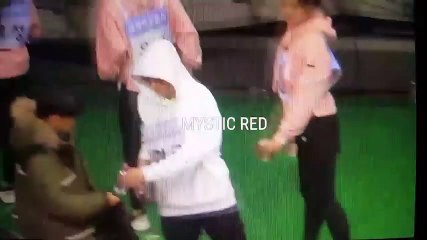 Jungkook (BTS) được netizen hết lòng ca ngợi là "Idol nhân cách"