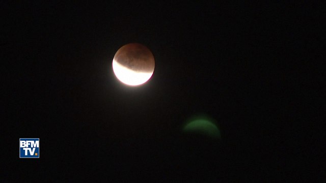 Les images de la Super Lune bleue de sang observée à travers le monde